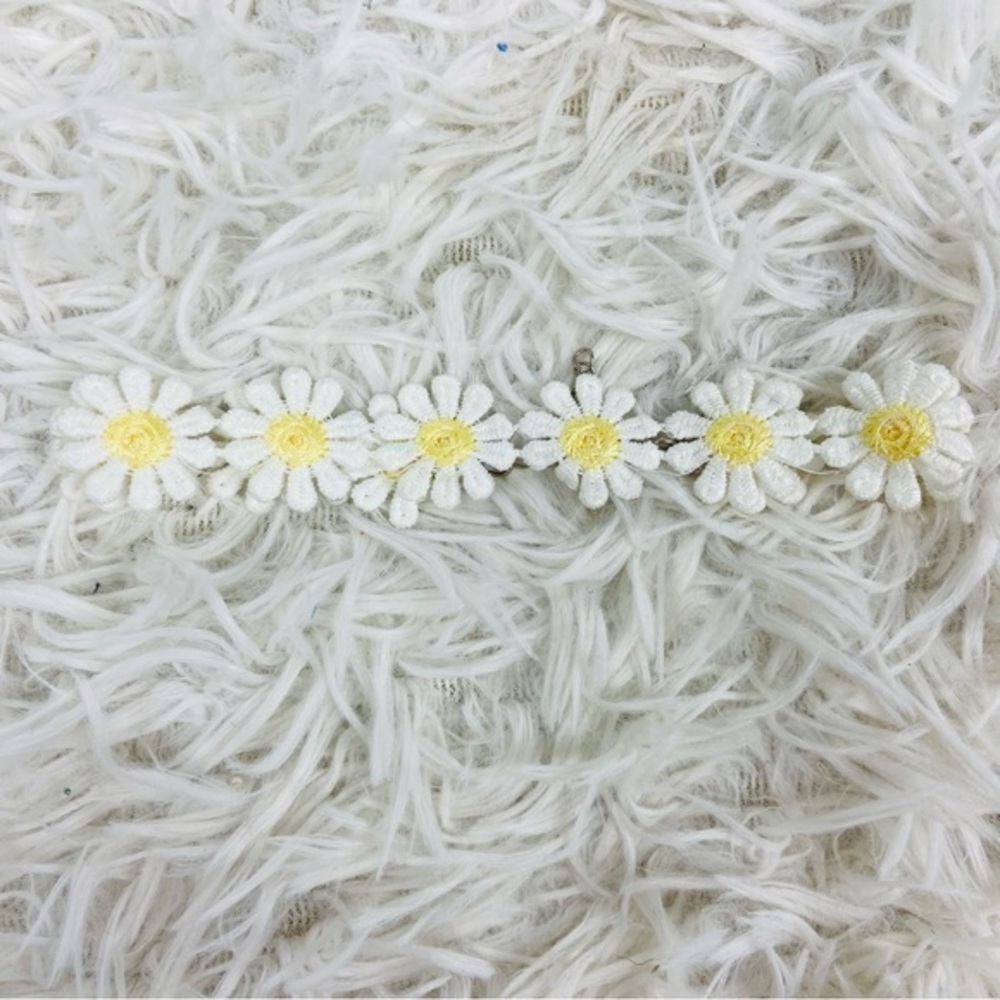 UNBRANDED white & yellow fabric floral sunflower choker necklace